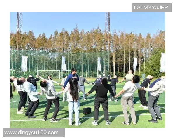 成都飞盘队灵活性变革引发热议探索新战术与团队协作的创新之路 成都飞盘队灵活性变革引发热议探索新战术与团队协作的创新之路